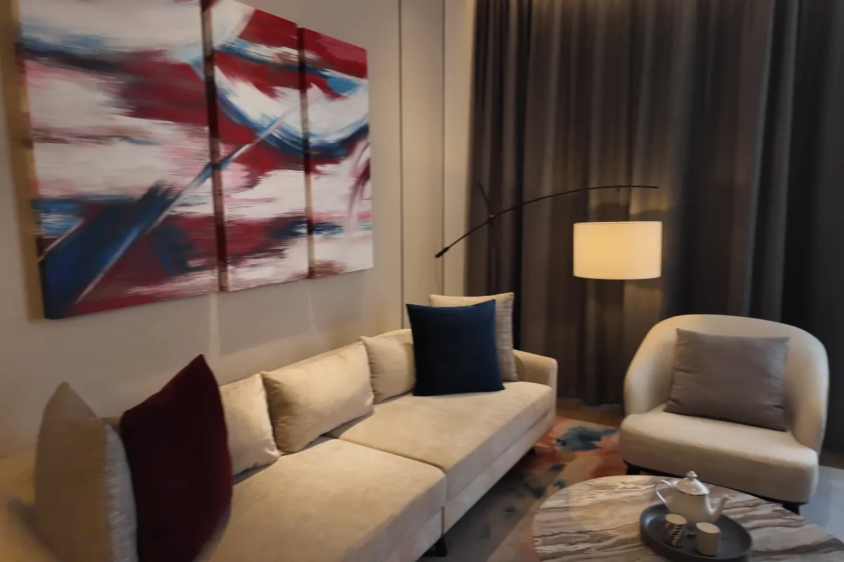Video: 2 Schlafzimmer Premier, 100 qm — Ascott Embassy Sathorn