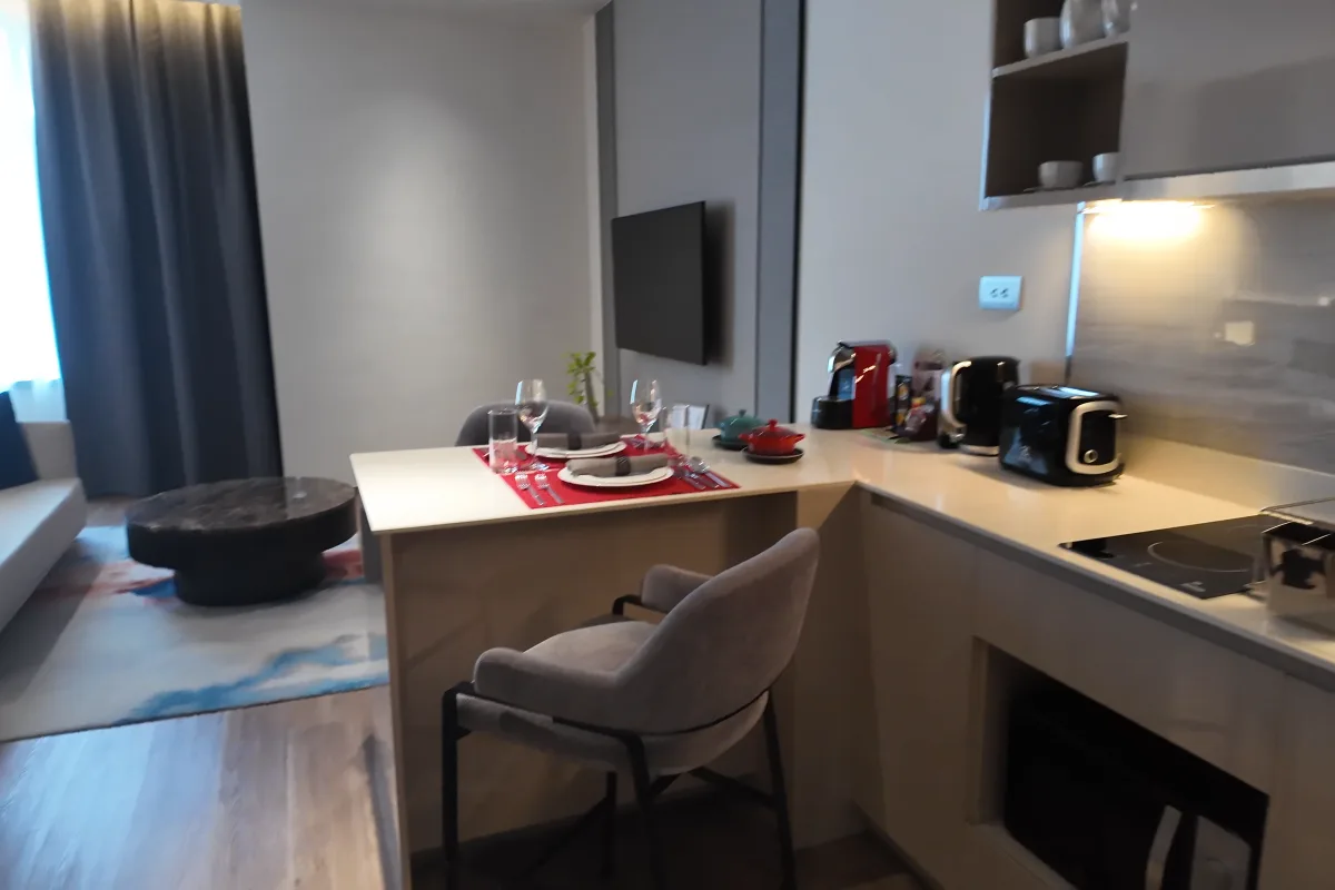 Video: Studio Executive, 50 qm — Ascott Embassy Sathorn