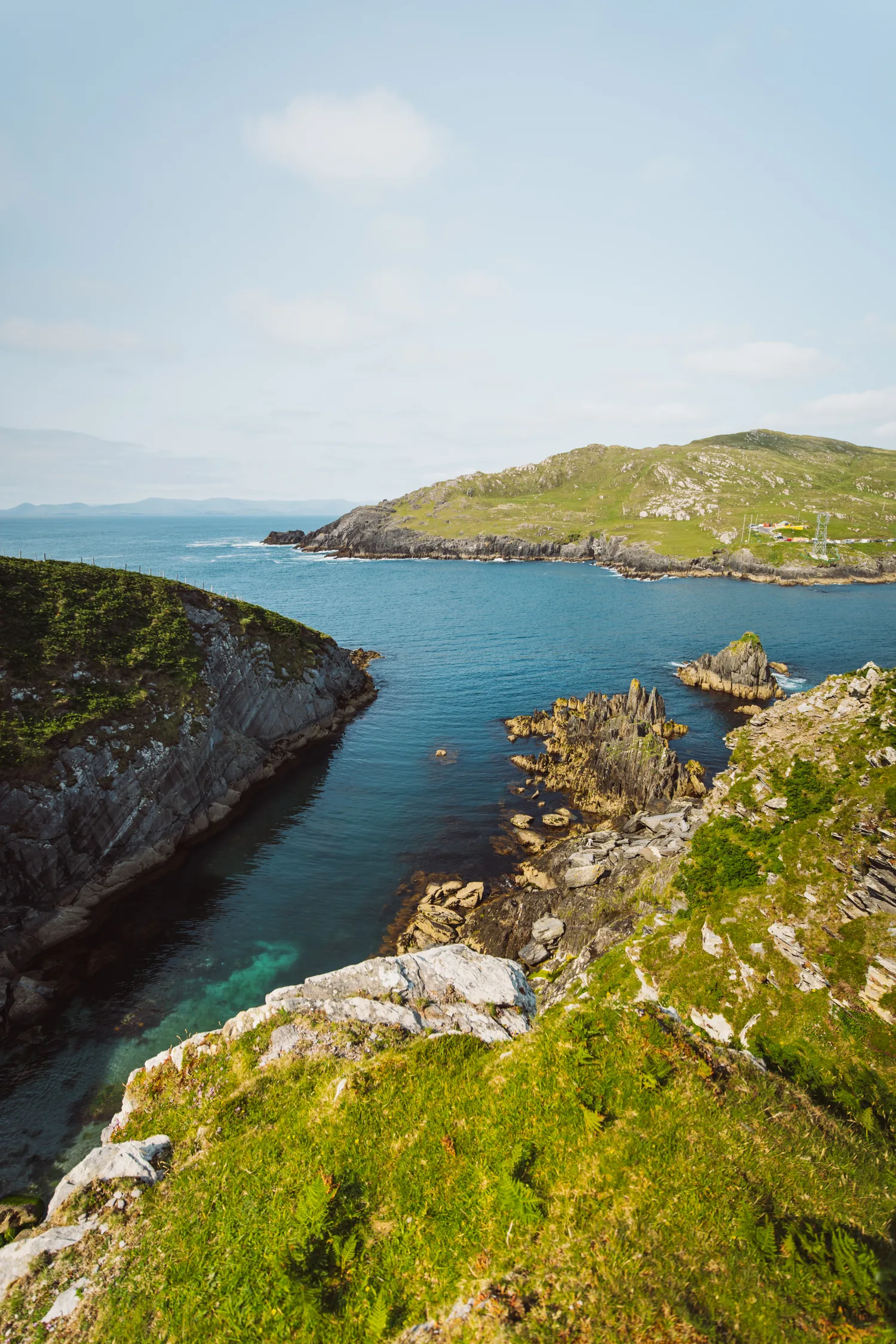 Ruhige Küstenbucht in West Cork