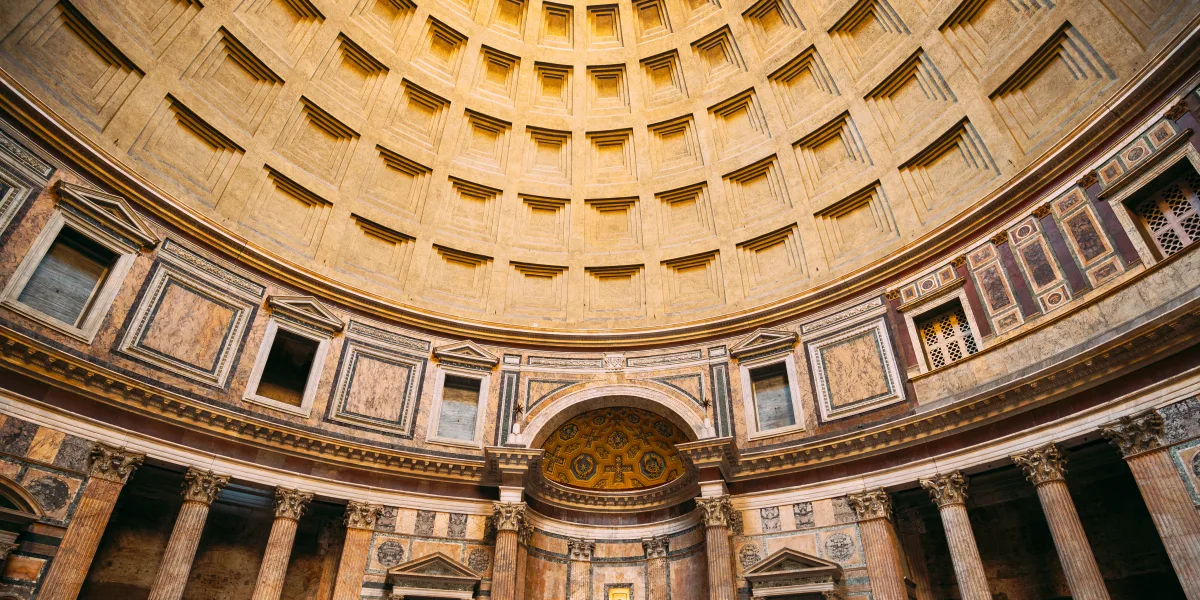 Die kassettierte Kuppel des Pantheon mit dem offenen Opaion