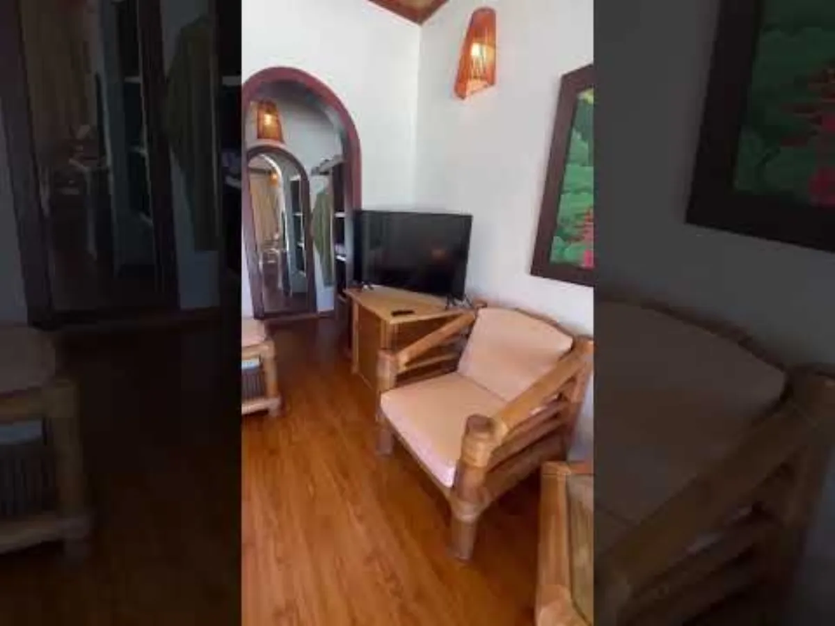 Video: Strand Bungalow Angaga Island