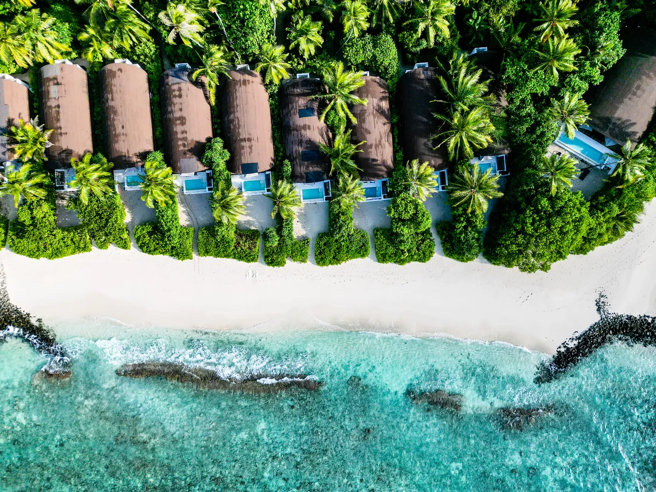 Strand mit Beach Villas des Westin Maldives